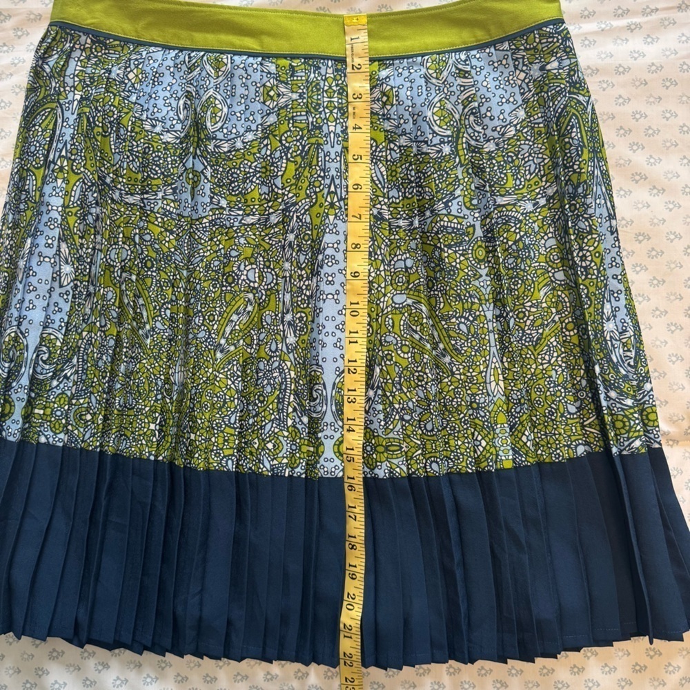 Lands End Women’s Stylish Pleated Skirt in Green and Blue Size 12 - Picture 4 of 6